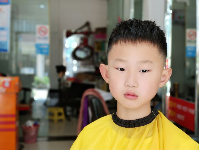 視頻剪教程男孩頭發(fā)怎么剪_男孩剪發(fā)視頻簡單發(fā)型_男孩剪頭發(fā)教程視頻