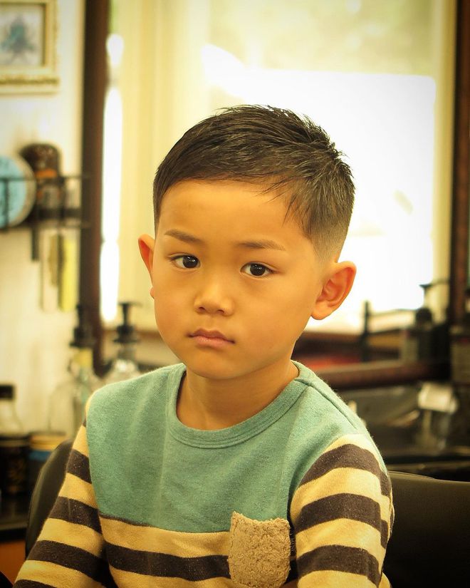 男孩剪頭發(fā)教程視頻_視頻剪教程男孩頭發(fā)怎么剪_男孩剪發(fā)視頻簡單發(fā)型